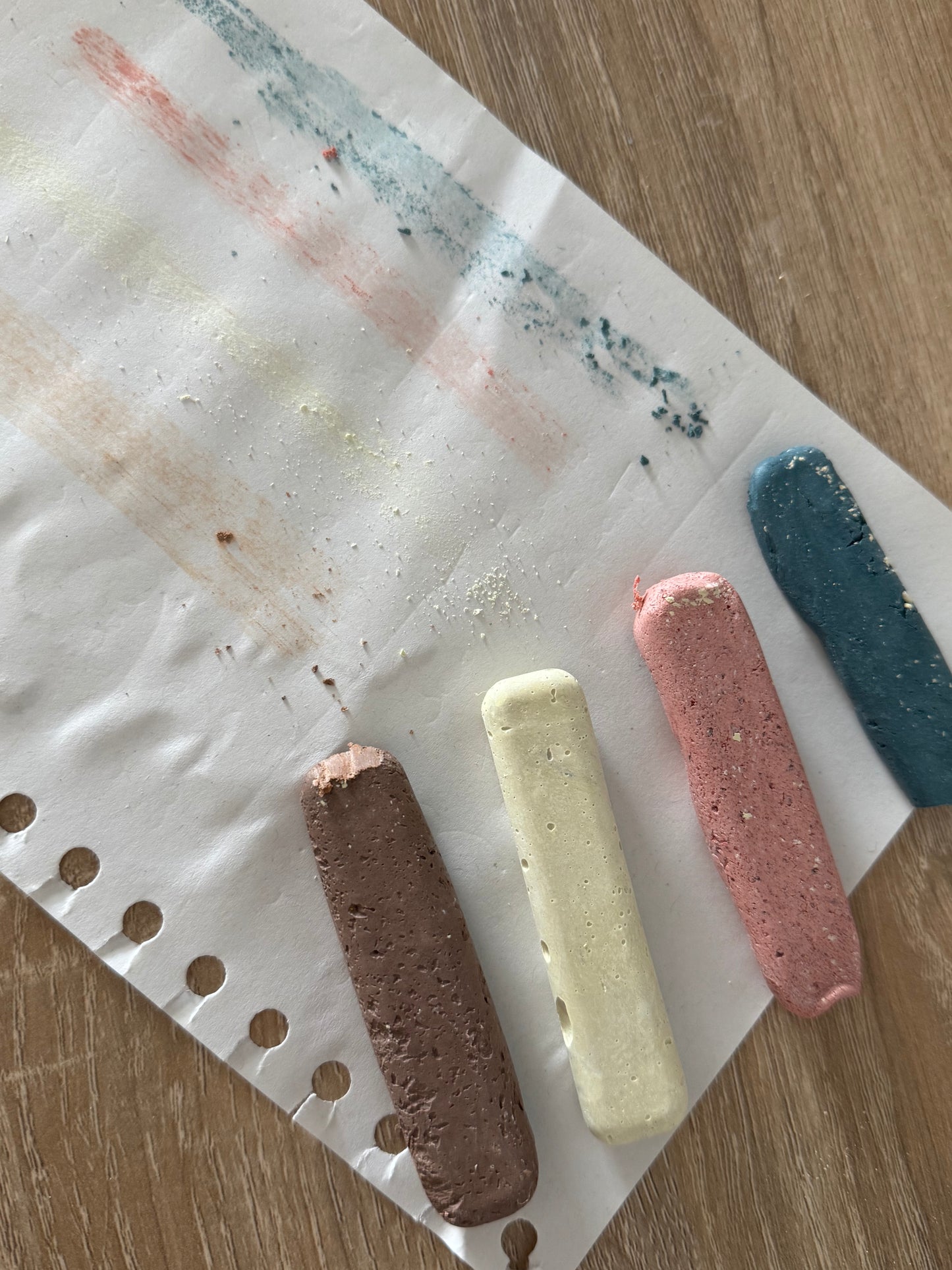 Do Pigmento à Paleta: Tintas, Técnicas e Materiais Naturais